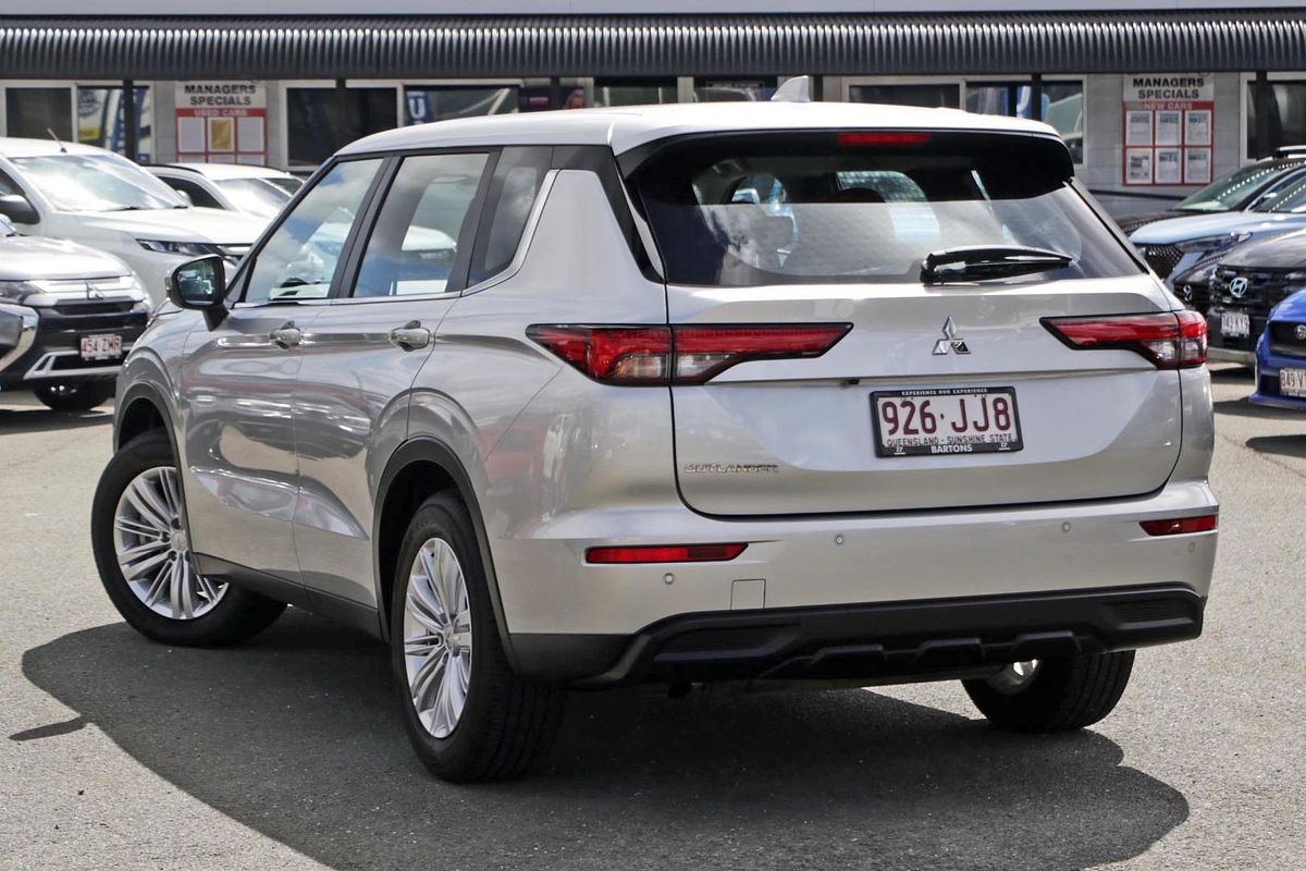 2024 Mitsubishi Outlander ES ZM