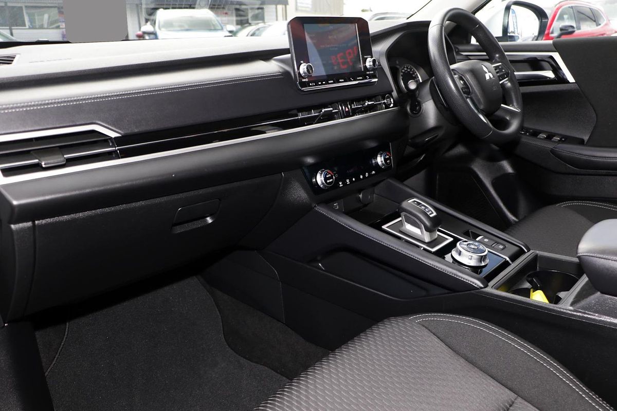 2024 Mitsubishi Outlander ES ZM