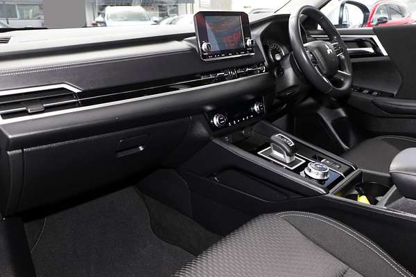 2024 Mitsubishi Outlander ES ZM