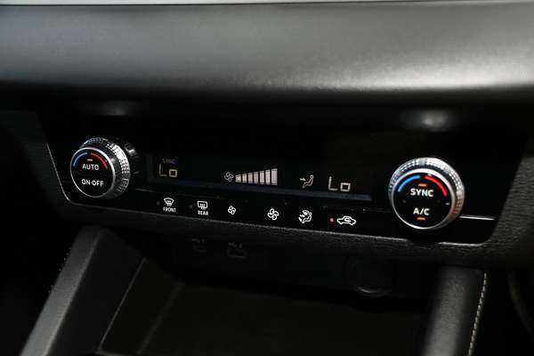 2024 Mitsubishi Outlander ES ZM