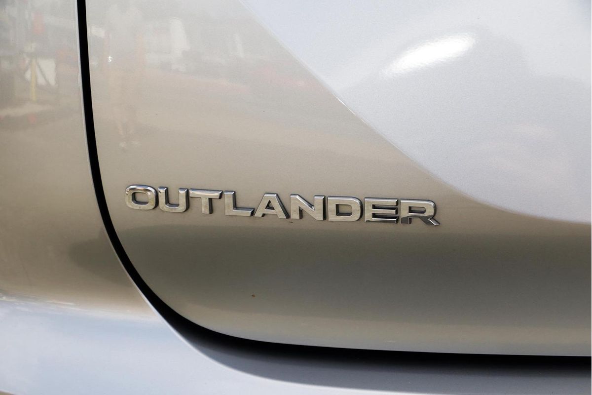 2024 Mitsubishi Outlander ES ZM