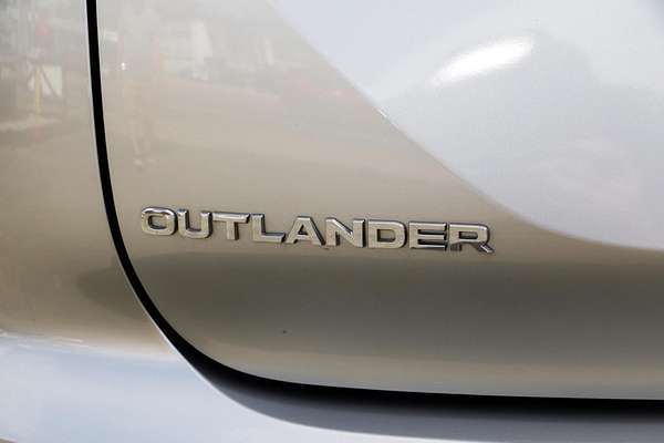 2024 Mitsubishi Outlander ES ZM