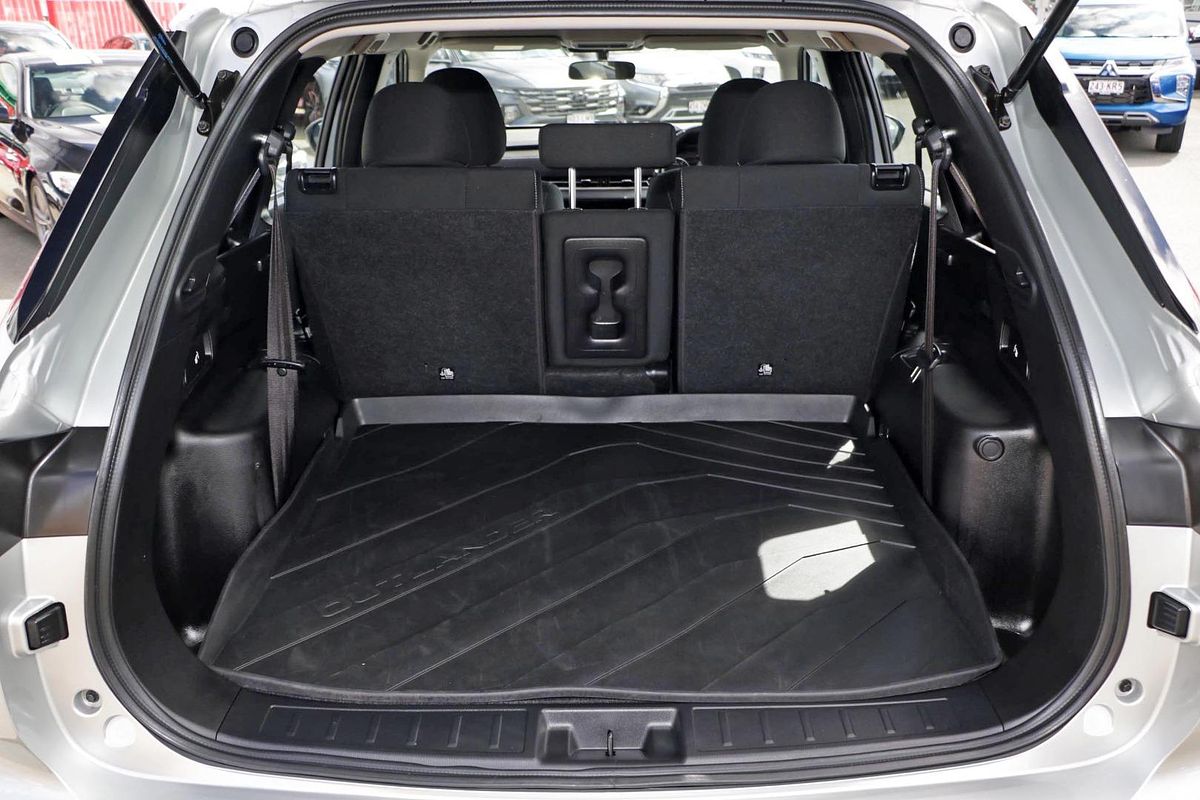 2024 Mitsubishi Outlander ES ZM