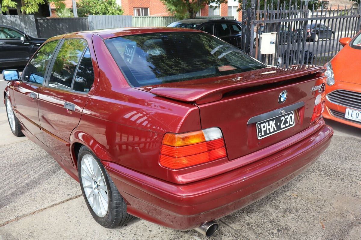 1992 BMW 318i