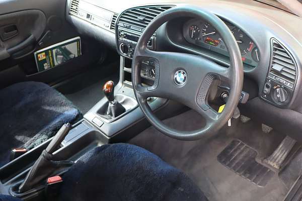 1992 BMW 318i