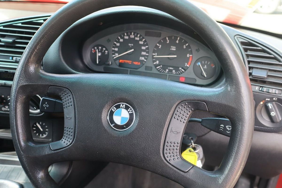 1992 BMW 318i