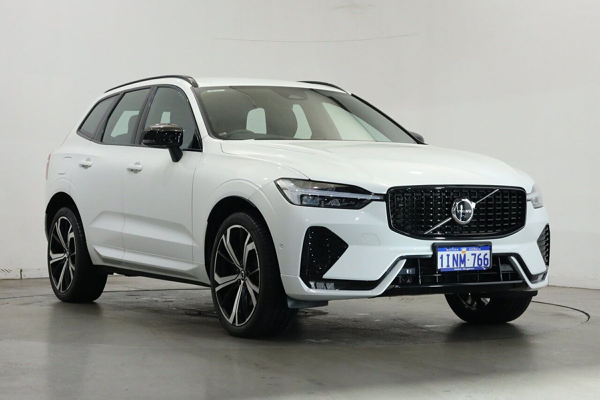 2022 Volvo XC60 B6 R-Design
