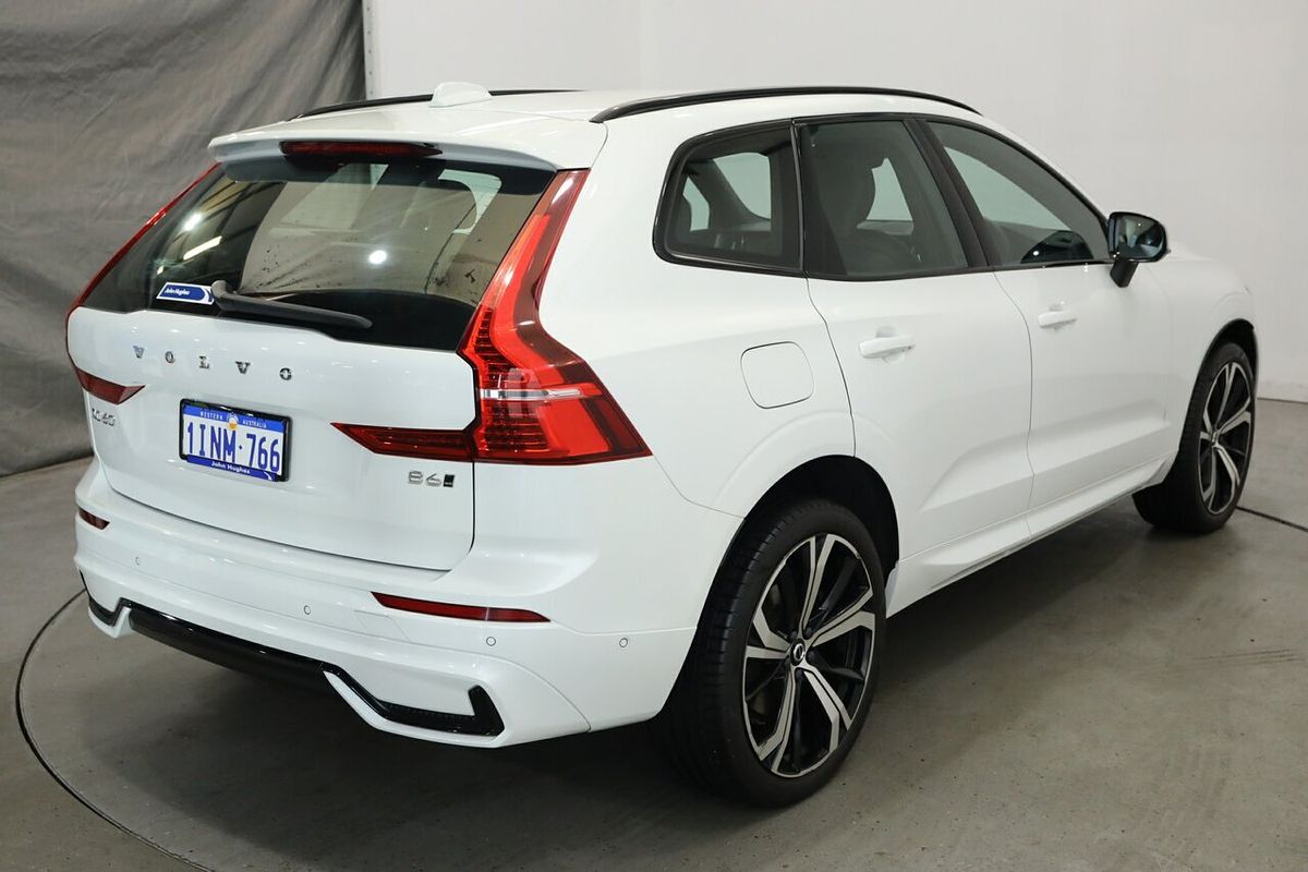 2022 Volvo XC60 B6 R-Design