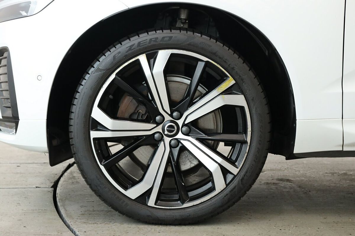 2022 Volvo XC60 B6 R-Design