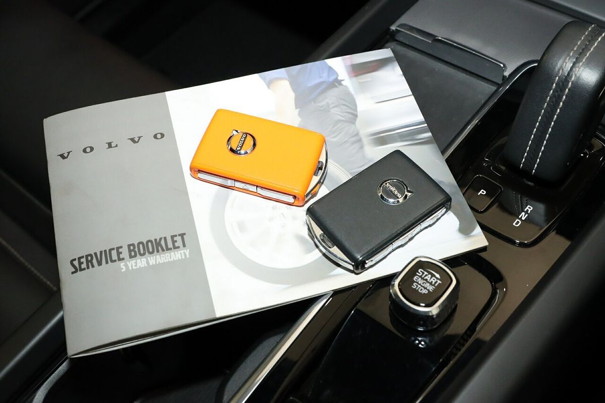2022 Volvo XC60 B6 R-Design
