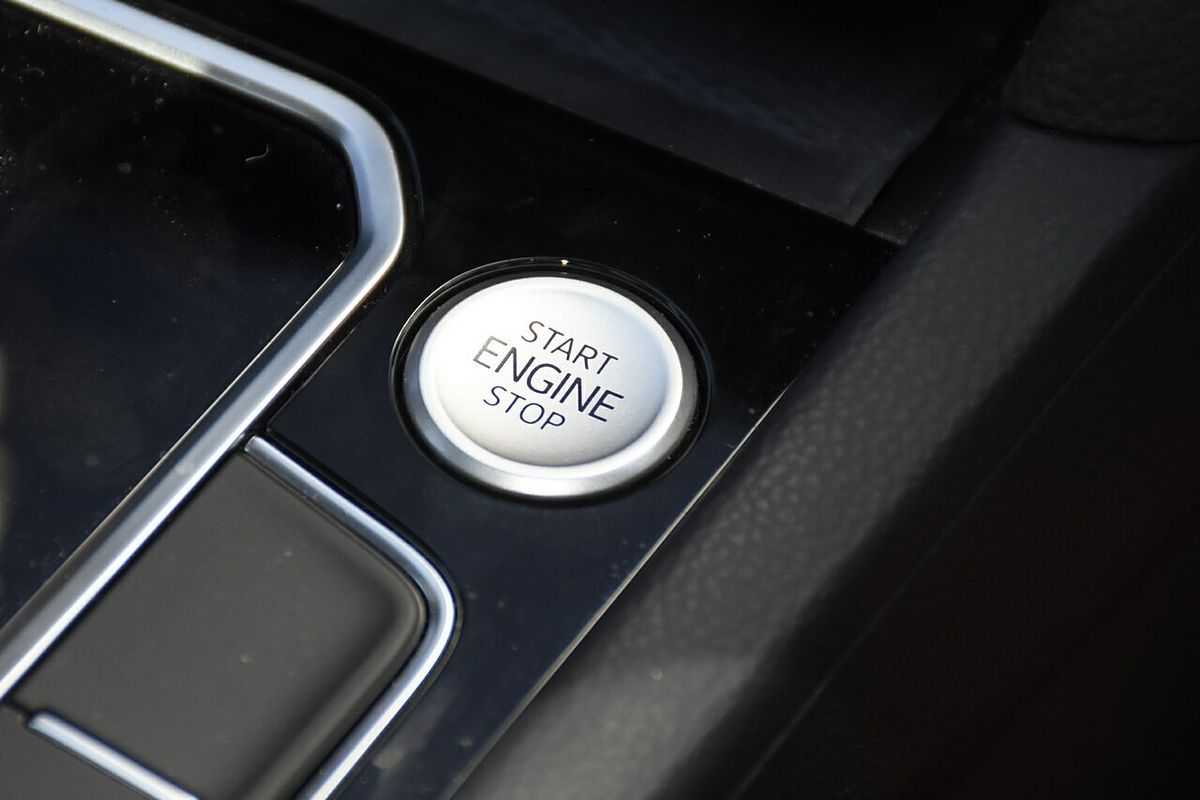 2023 Volkswagen Passat 206TSI R-Line B8