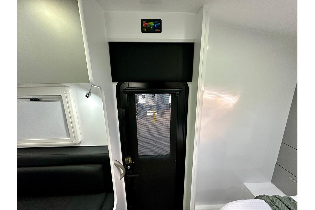 2025 Crusader My25 Lifechanger Bunkie