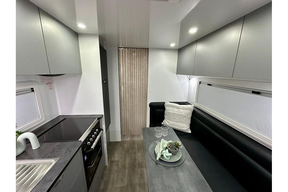 2025 Crusader My25 Lifechanger Bunkie