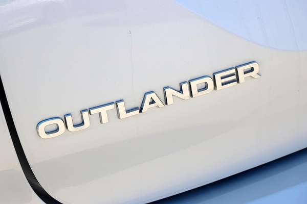 2024 Mitsubishi Outlander LS ZM
