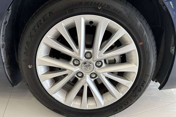 2015 Toyota Camry Atara SL AVV50R
