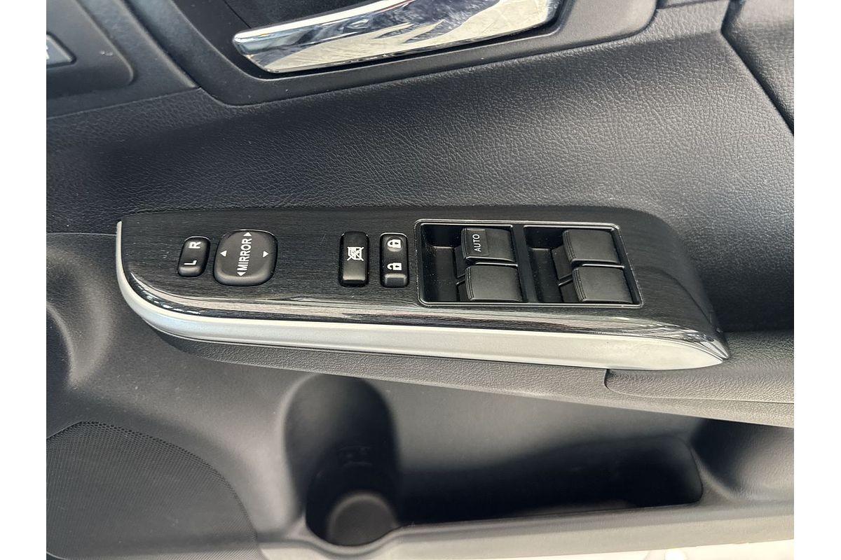 2015 Toyota Camry Atara SL AVV50R