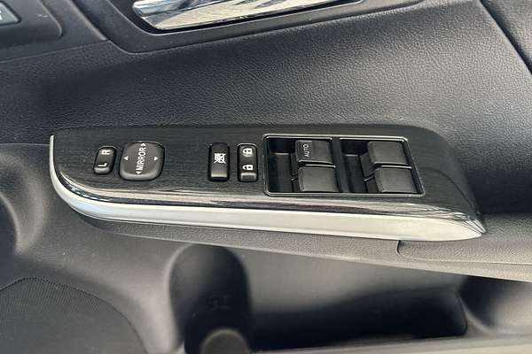 2015 Toyota Camry Atara SL AVV50R