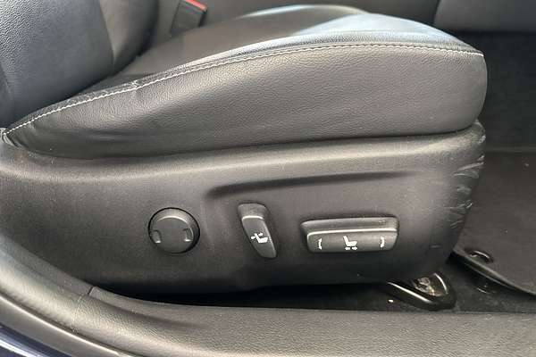 2015 Toyota Camry Atara SL AVV50R