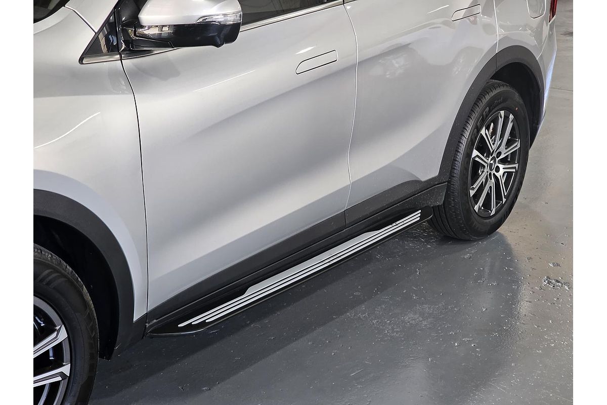 2023 Mahindra XUV700 AX7L