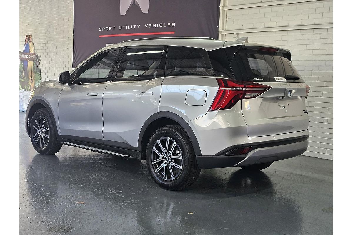 2023 Mahindra XUV700 AX7L