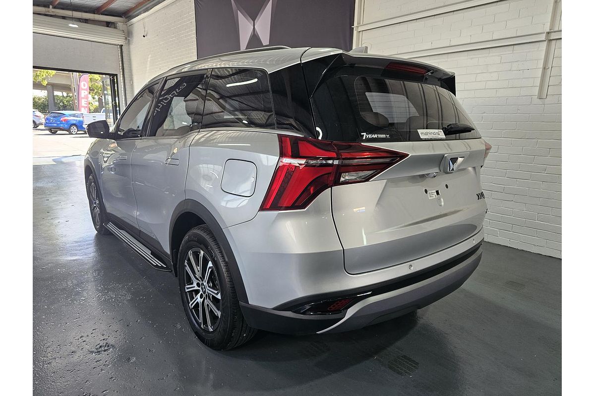 2023 Mahindra XUV700 AX7L
