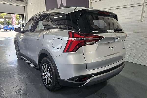 2023 Mahindra XUV700 AX7L