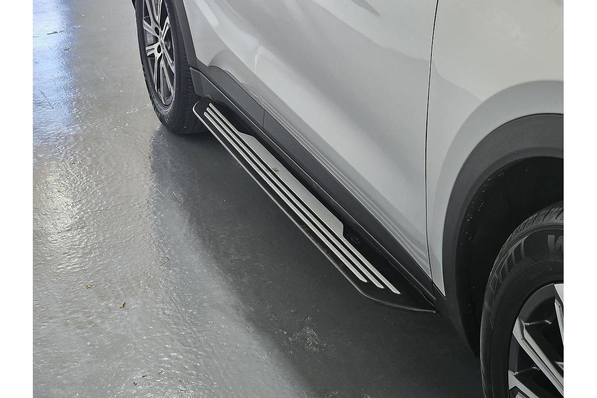 2023 Mahindra XUV700 AX7L