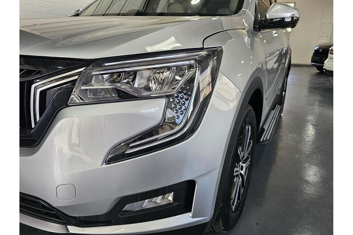 2023 Mahindra XUV700 AX7L