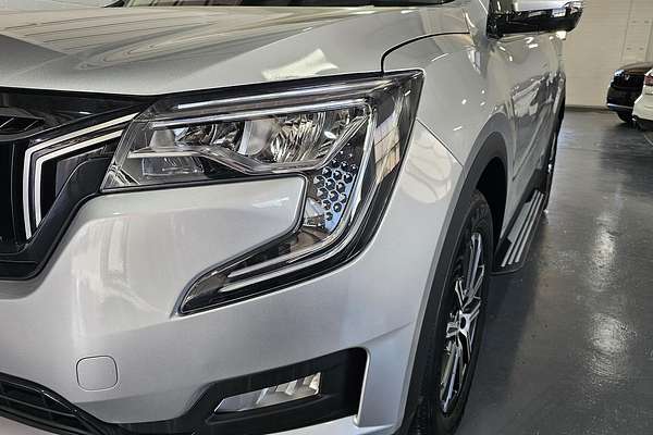 2023 Mahindra XUV700 AX7L