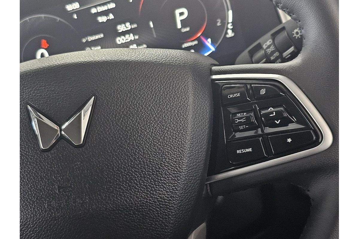 2023 Mahindra XUV700 AX7L