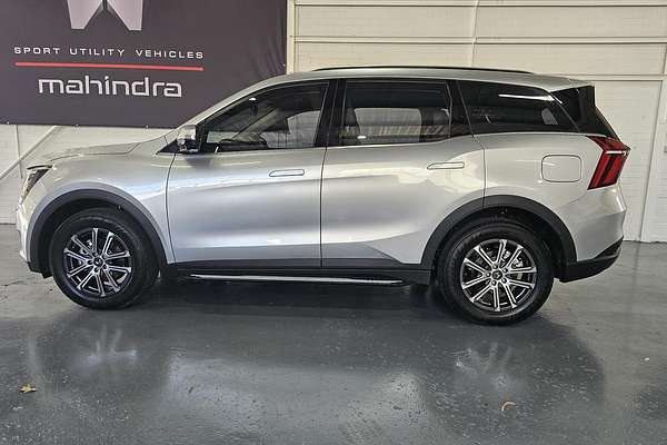 2023 Mahindra XUV700 AX7L