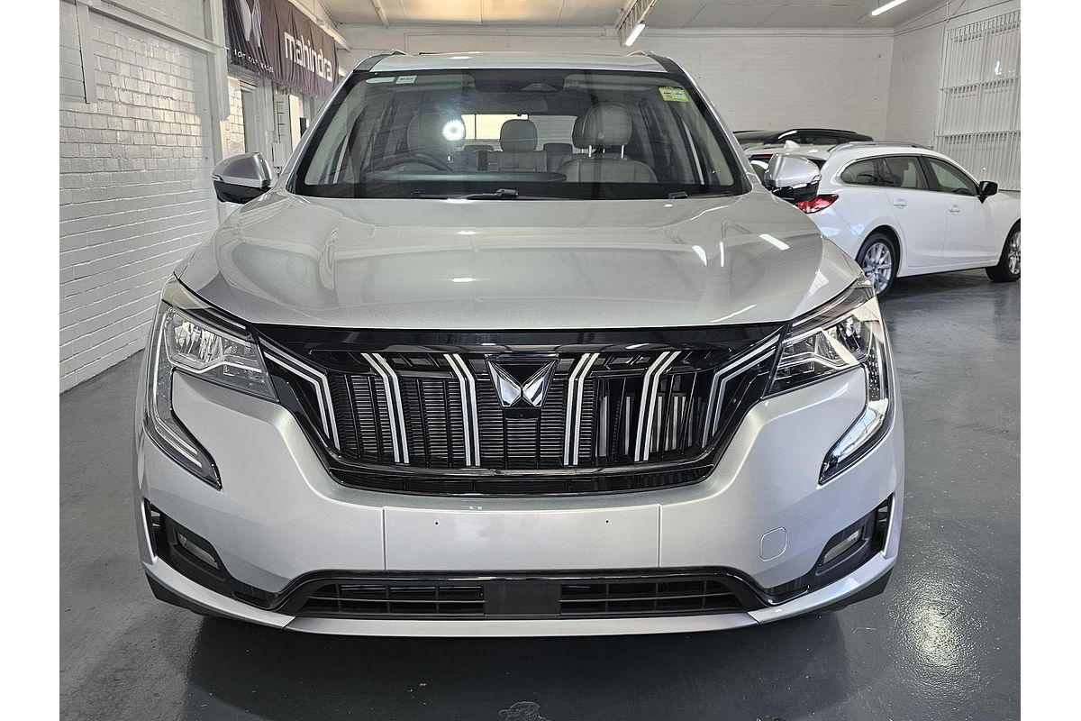2023 Mahindra XUV700 AX7L
