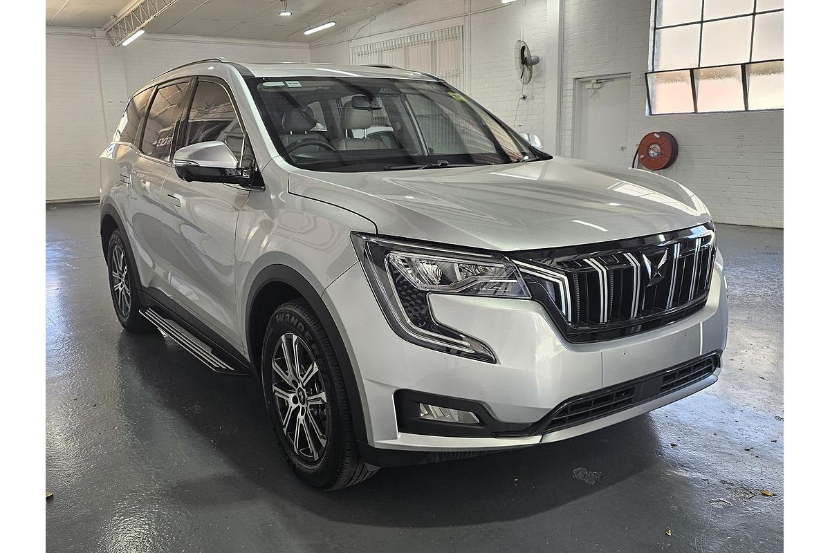 2023 Mahindra XUV700 AX7L