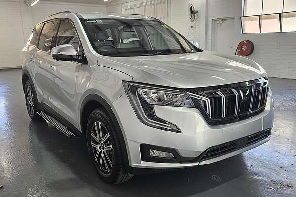 2023 Mahindra XUV700 AX7L