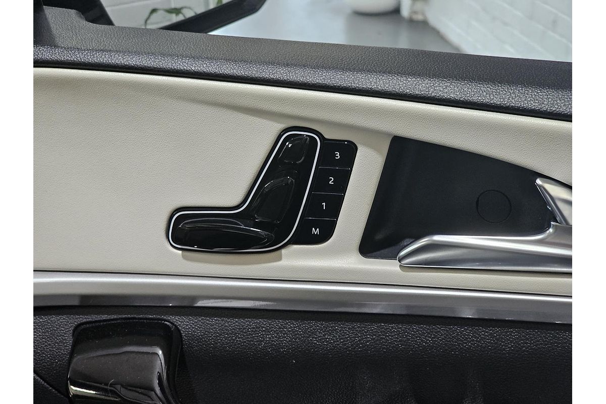 2023 Mahindra XUV700 AX7L