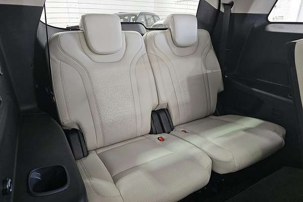 2023 Mahindra XUV700 AX7L