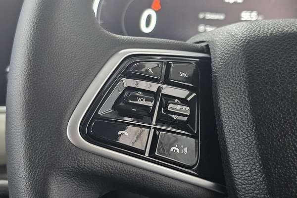 2023 Mahindra XUV700 AX7L