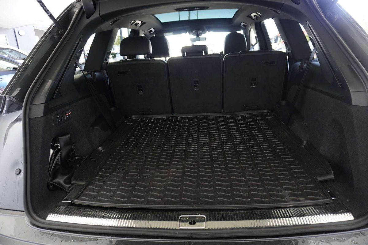 2022 Audi Q7 50 TDI S line 4M