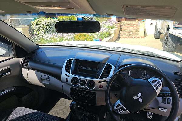 2010 Mitsubishi Triton GLX-R MN 4X4