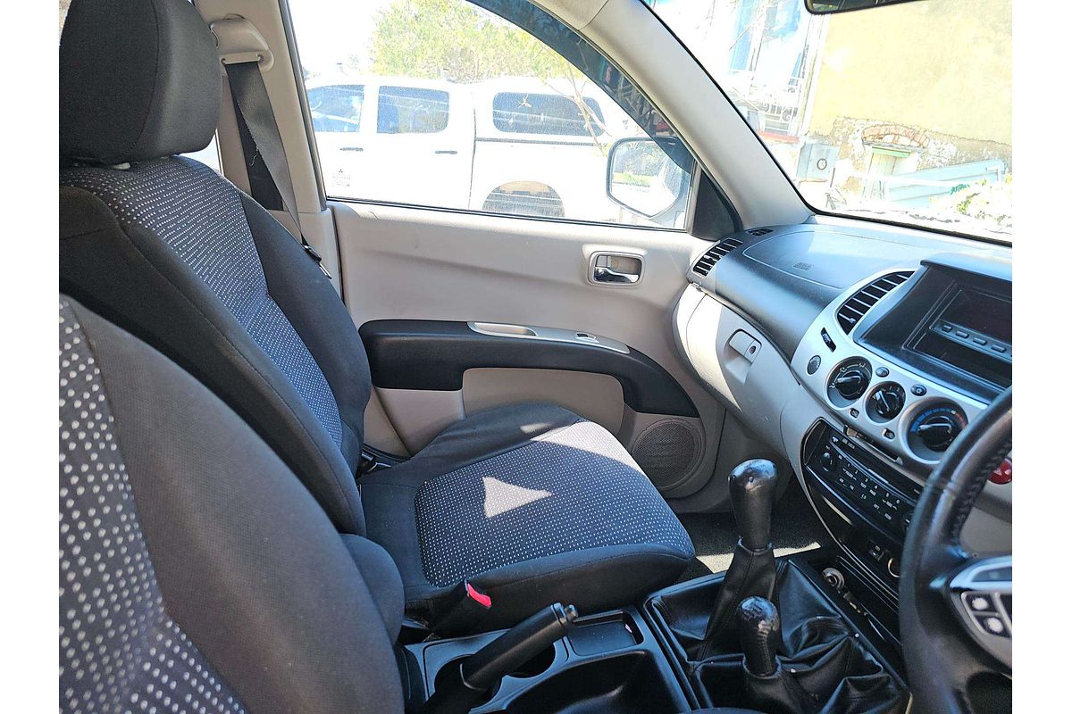 2010 Mitsubishi Triton GLX-R MN 4X4