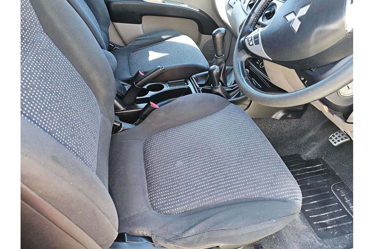 2010 Mitsubishi Triton GLX-R MN 4X4
