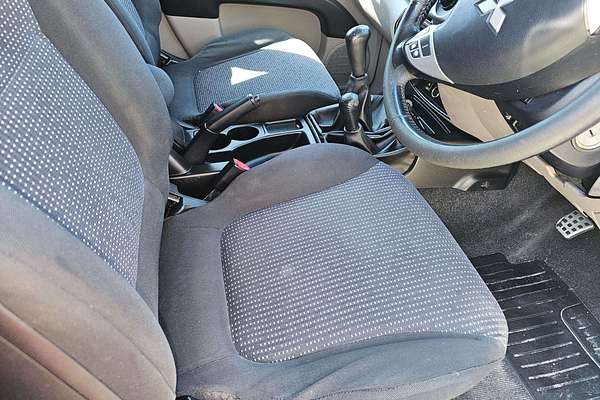 2010 Mitsubishi Triton GLX-R MN 4X4