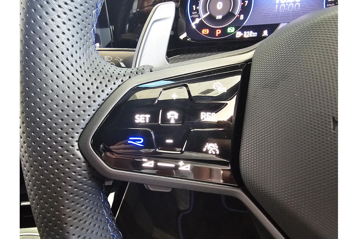 2024 Volkswagen Golf R 8