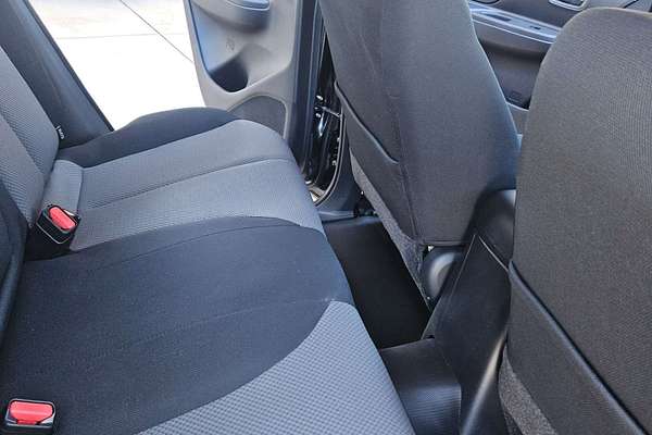 2023 Mitsubishi Triton GLX MR 4X4