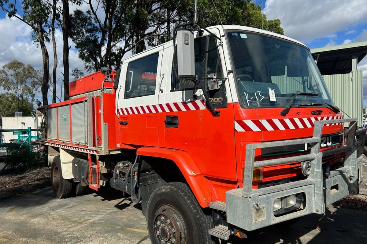 1995 Isuzu FTS DUAL CAB 700