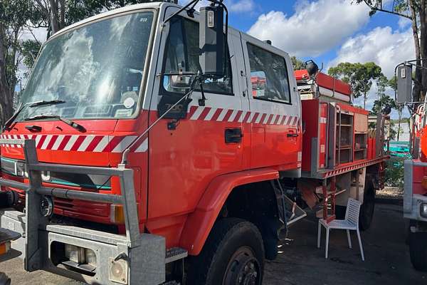 1995 Isuzu FTS DUAL CAB 700