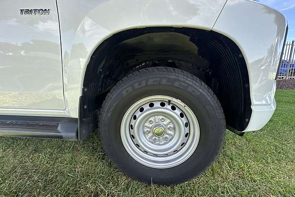 2023 Mitsubishi Triton GLX MR 4X4