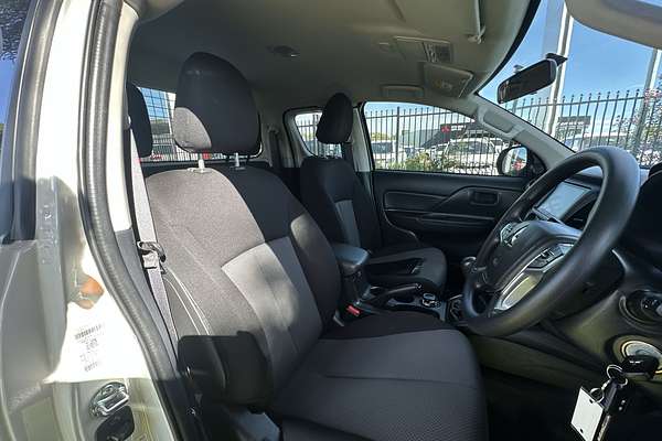 2023 Mitsubishi Triton GLX MR 4X4