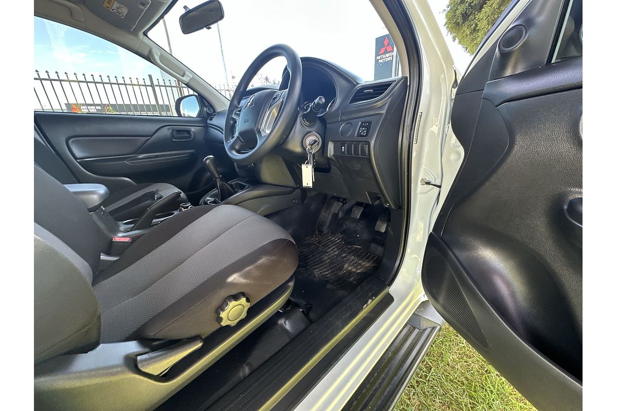 2023 Mitsubishi Triton GLX MR 4X4