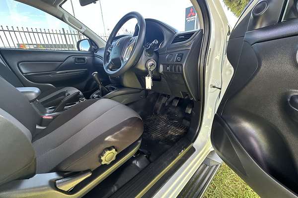 2023 Mitsubishi Triton GLX MR 4X4
